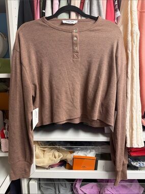 Double Zero Ribbed Henley Cropped Long Sleeve Top in Brown